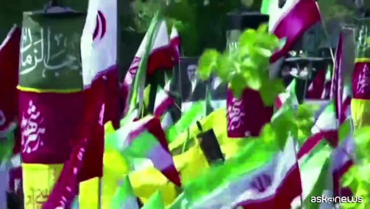 Migliaia di iraniani si sono radunati in memoria Khamenei