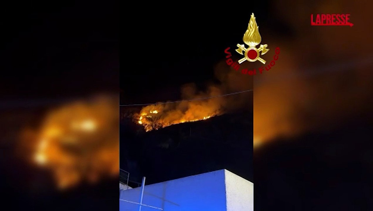 Ischia, sotto controllo l'incendio sul Monte Epomeo: l'intervento dei vigili del fuoco