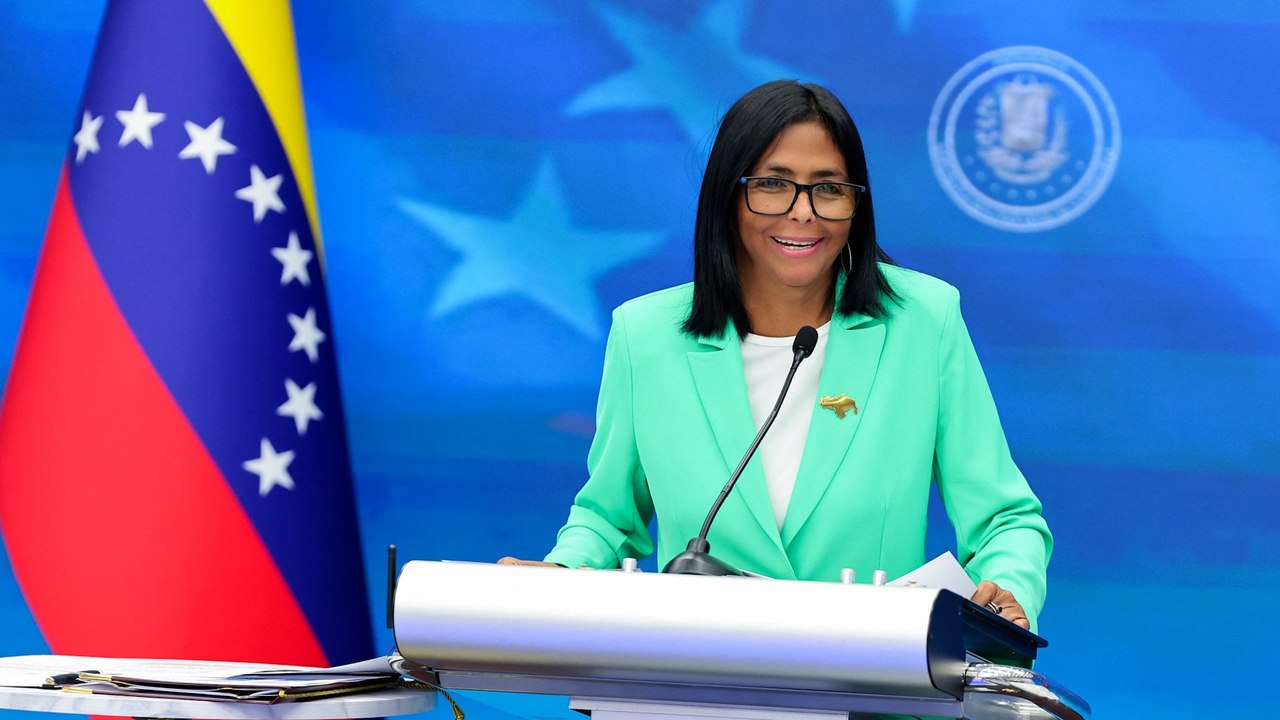 Delcy Rodríguez anuncia un aumento "responsable" del salario mínimo en Venezuela