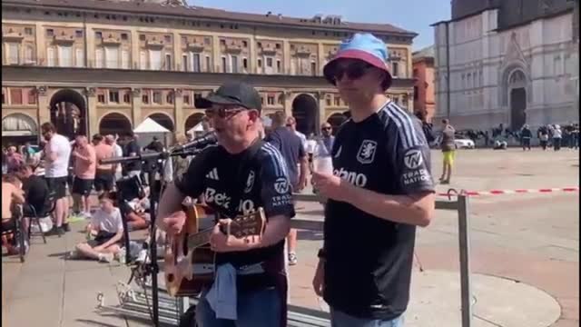 Il video dei tifosi dell'Aston Villa a Bologna: piazza Maggiore diventa Victoria Square