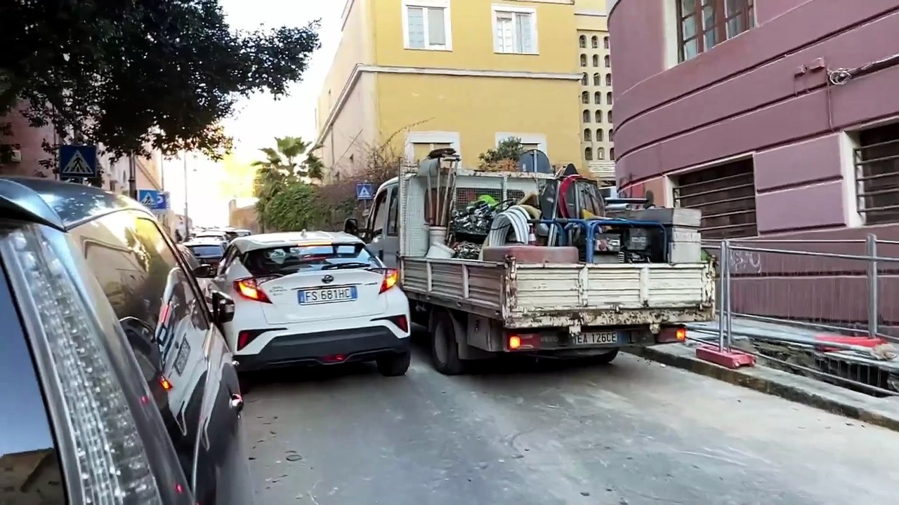 Cagliari, con la riapertura delle scuole traffico intenso: troppi cantieri