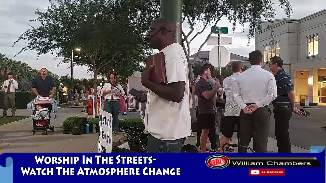 Worship In The Streets - Watch The Atmosphere Change