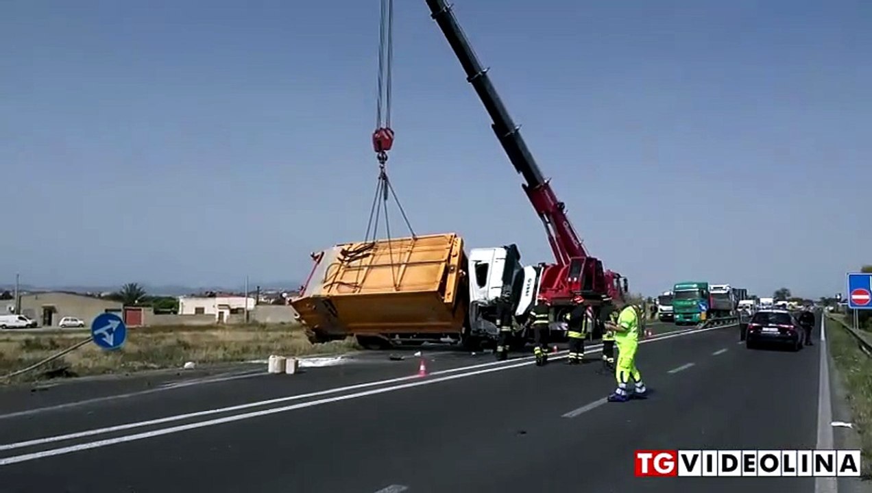 Selargius, scontro camion-auto sulla 554