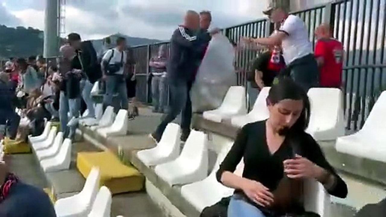 Como-Cagliari, i tifosi rossoblù ripuliscono il settore ospiti dopo la partita