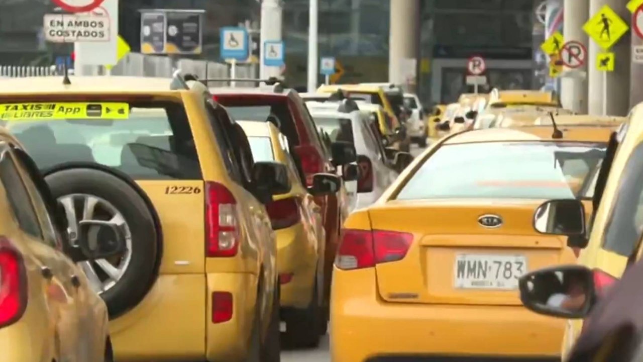 VIDEO | Bombas, choques y taxistas heridos tras violento enfrentamiento con el Esmad en El Dorado