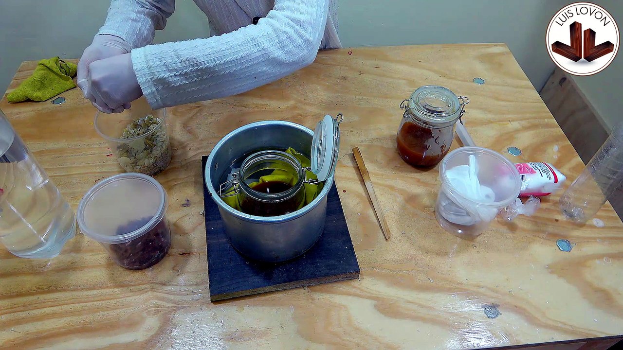 ¿SE PUEDE MEZCLAR LA GOMA LACA CON LA CERA DE ABEJAS Y EL ACEITE DE LINAZA? Como Hacer Laca NATURAL!