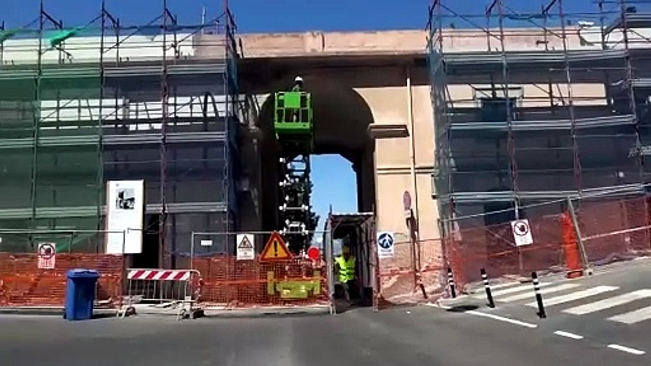 Cagliari, da oggi chiusa al traffico Porta Cristina: «Lavori urgenti di restauro»