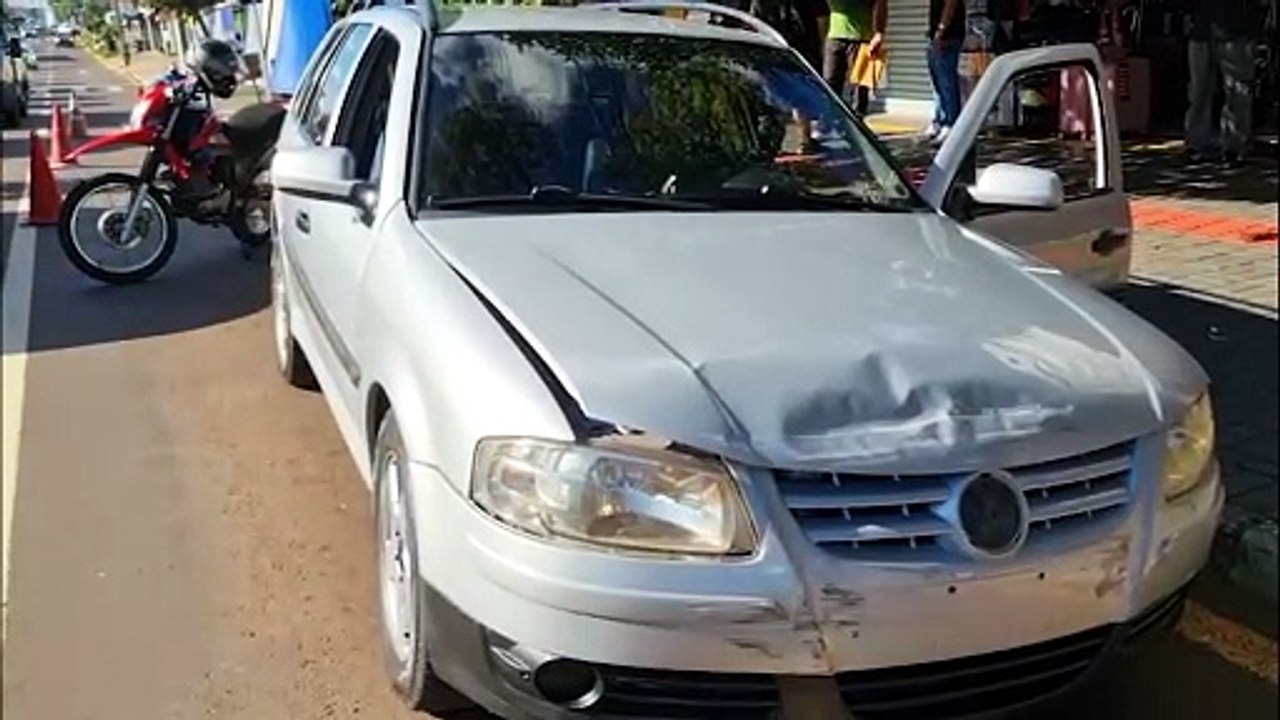 BMW, Parati e Prisma se envolvem em acidente na Avenida Carlos Gomes