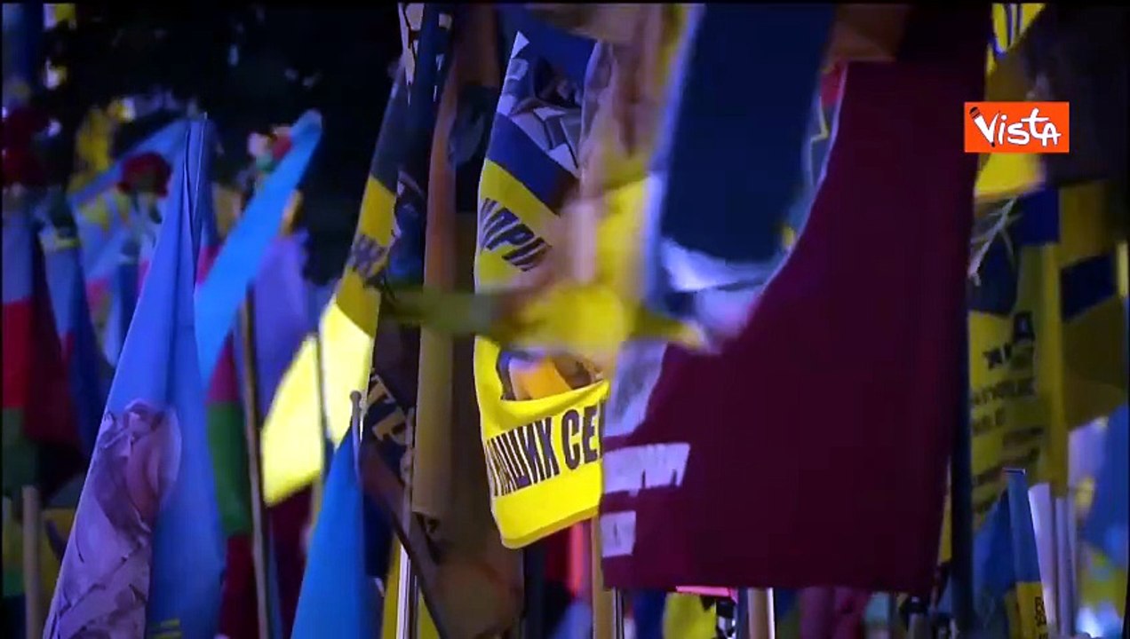 Merz, Starmer, Macron e Tusk rendono omaggio a Muro della Memoria Kiev con Zelensky