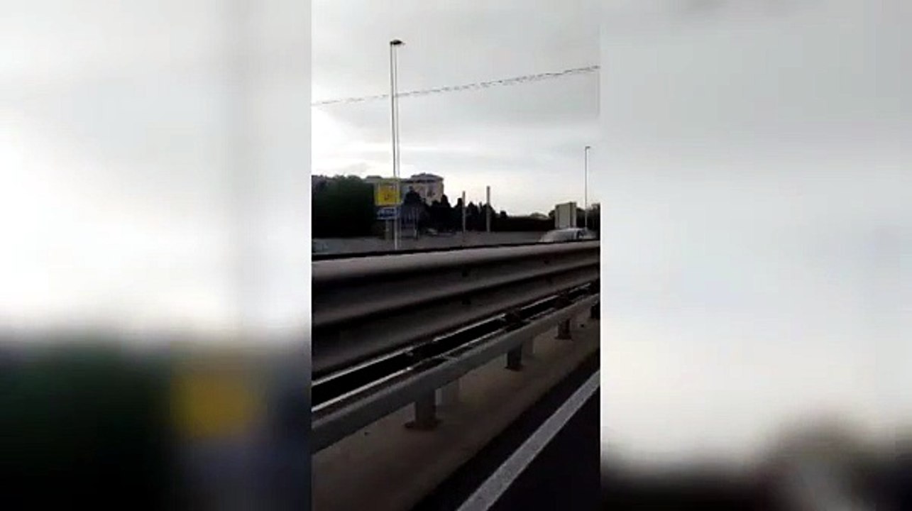 Cagliari, auto contro scooter sull'Asse mediano: i soccorsi e il traffico in tilt