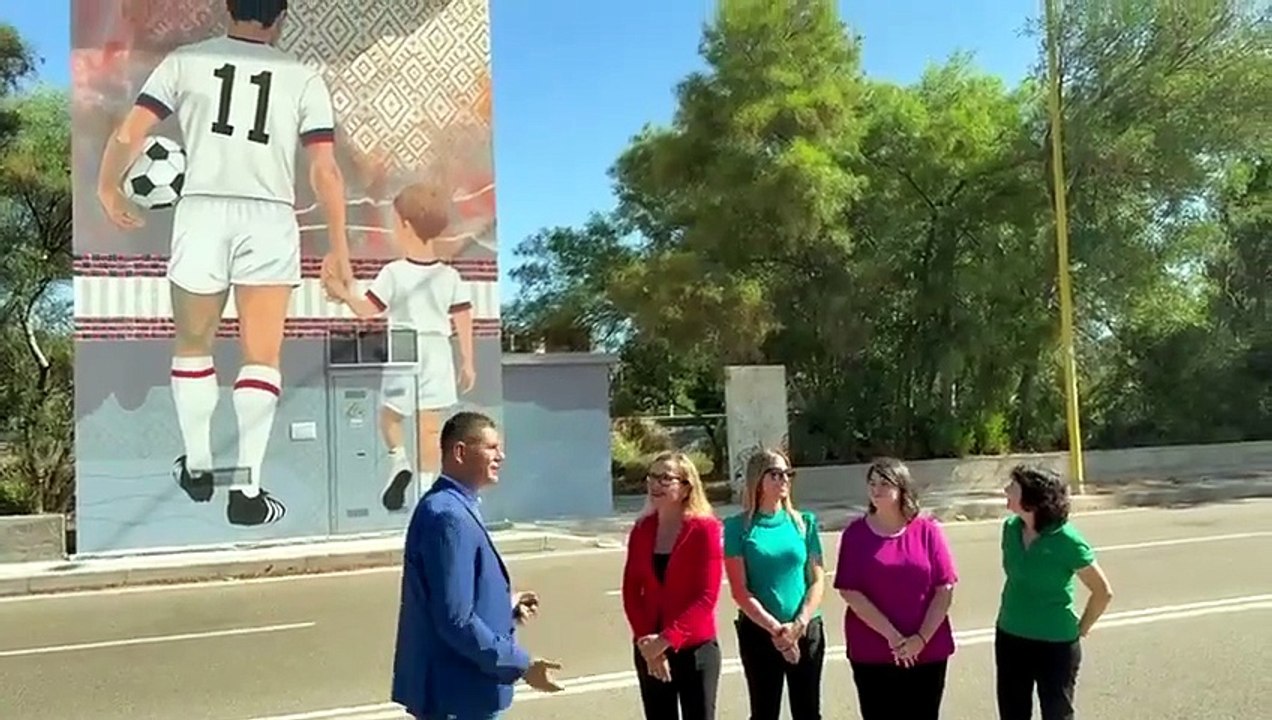 Cagliari, murale per Gigi Riva davanti allo stadio