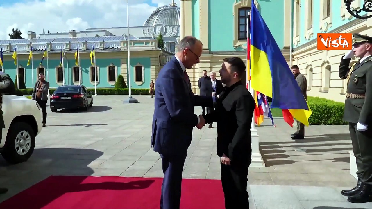 Zelensky riceve a Kiev i leader "volenterosi" Merz, Starmer, Macron e Tusk