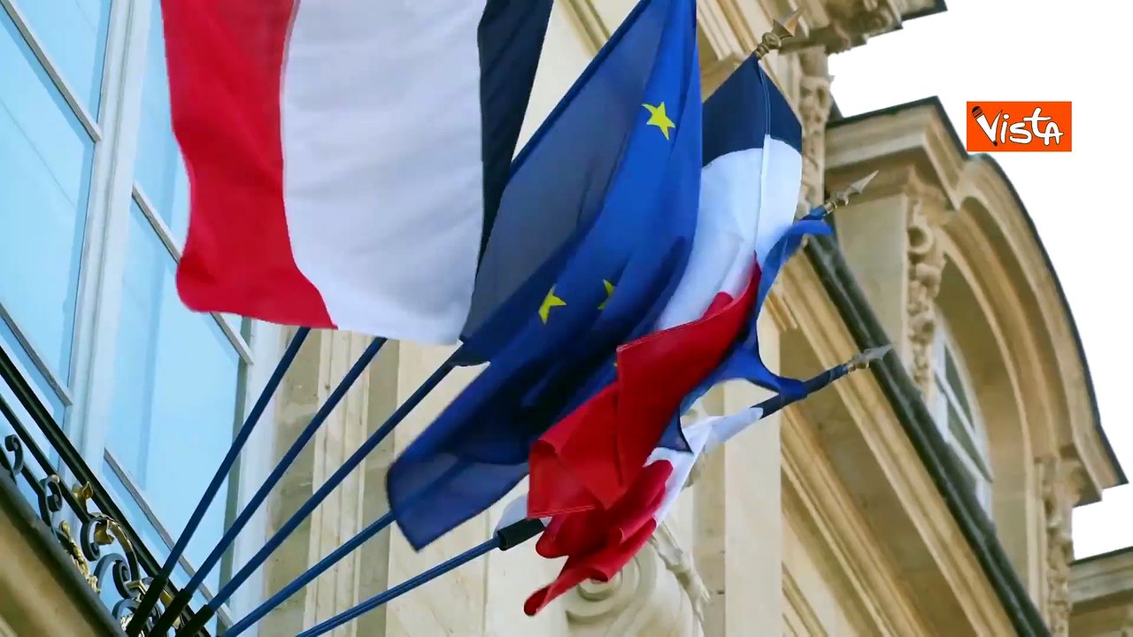 Zelensky a Parigi per riunione Paesi "Volenterosi", accolto da Macron all'Eliseo