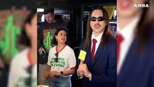 A Milano spunta Tommy Cash a distribuire caffe' ai passanti
