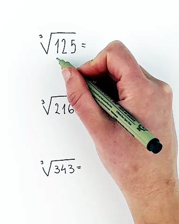 Master square roots with this quick trick! 🔢