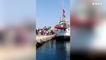 Salpata Freedom Flottilla da Gallipoli, 'a Gaza anche giocattoli e medicine'