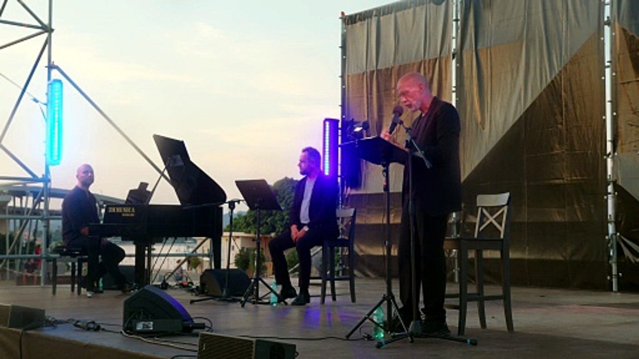 Gianmarco Tognazzi apre a Nora "La Notte dei Poeti": «Rendo omaggio ai Beatles e non dimentico la lezione di mio padre»