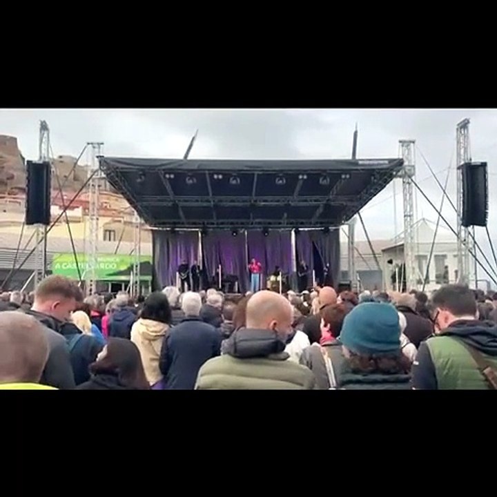 Nina Zilli e la dedica dal palco di Castelsardo: "Ciao Papa Francesco!"