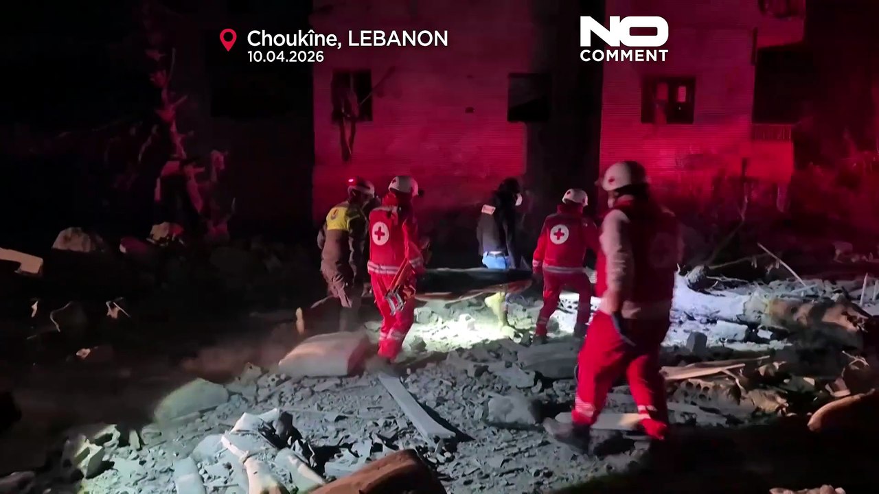 Libanon sokkban: folytatódnak az izraeli légicsapások 300 halott után