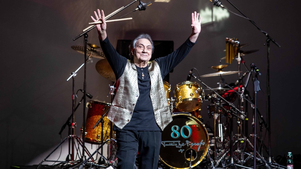 Da "Stop bajon" ad "Andamento lento": Tullio De Piscopo ha festeggiato 80 anni all'Auditorium al ritmo dei suoi successi