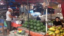 Harga Plastik Melonjak, Pedagang Buah di Lampung Naikkan Harga