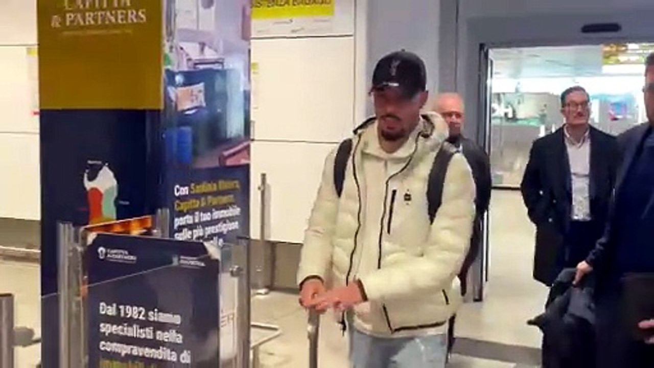 Cagliari, il nuovo acquisto Gaetano atterrato a Elmas