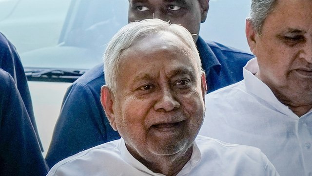 नीतीश कुमार पहुंचे राज्यसभा, बिहार में नए मुख्यमंत्री के नाम पर सस्पेंस जारी!