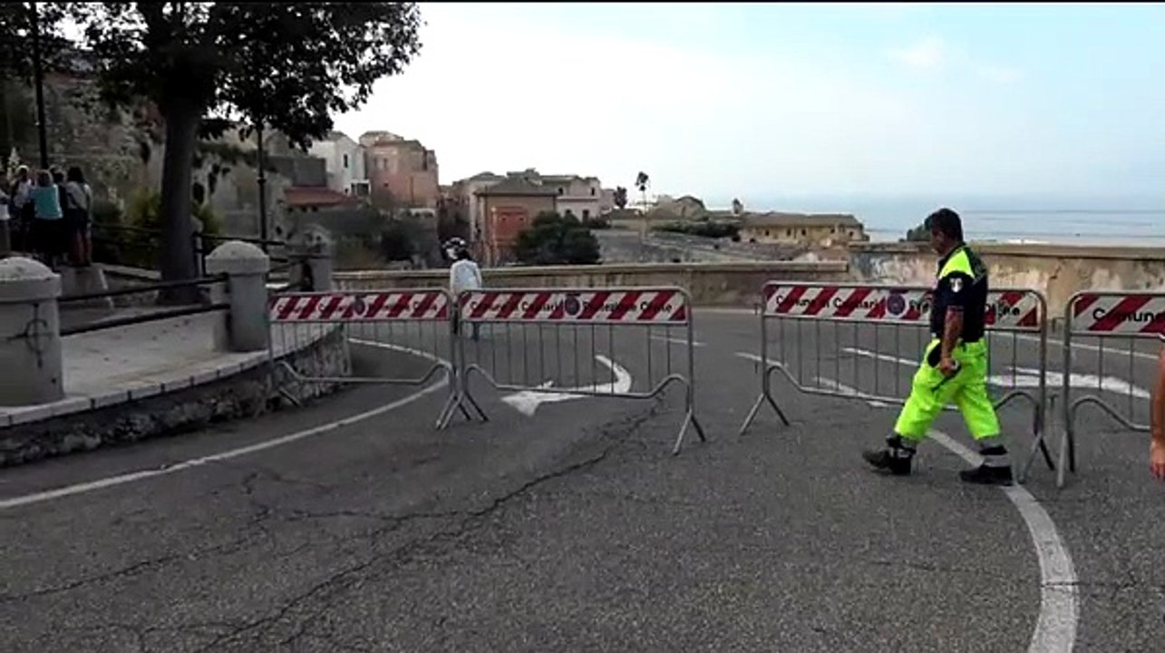 Cagliari, crolla tratto delle mure medievali: chiusa al traffico via Fiume a Cagliari