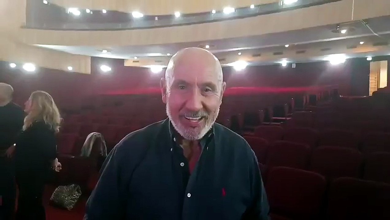 Cagliari, tre ore di risate con Maurizio Battista: "Un saluto ai lettori de L'Unione Sarda"