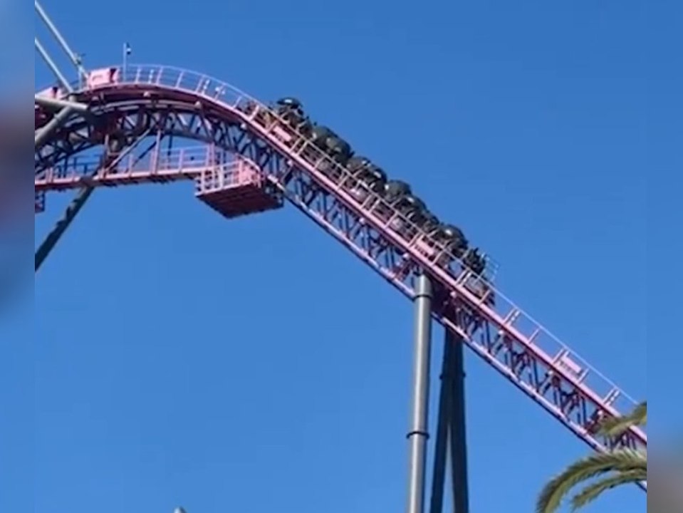 Achterbahn stoppt - Fahrgäste stecken in 50 Metern Höhe fest