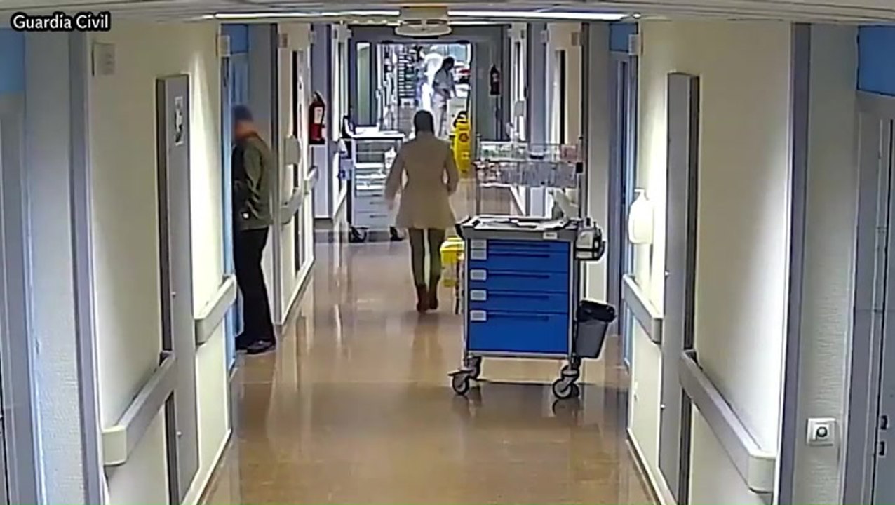 Shocking CCTV shows thief targeting elderly patients in hospital ward