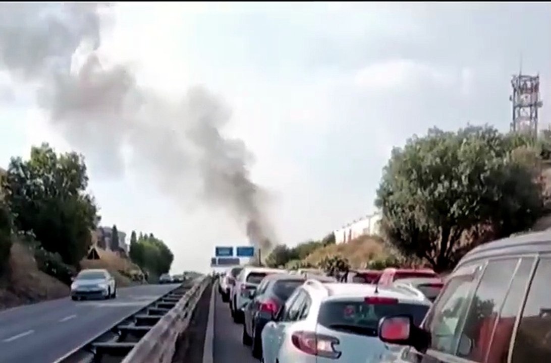 Selargius, grave incidente sulla 131: moto in fiamme, un centauro in ospedale