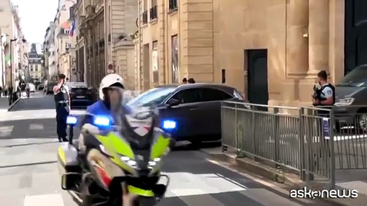 Francia, Bayrou arriva all'Eliseo per presentare le dimissioni