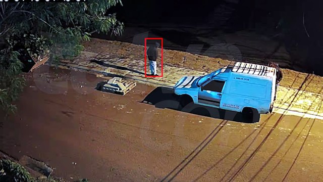 Vídeo: ladrões furtam Fiorino no bairro Cascavel Velho