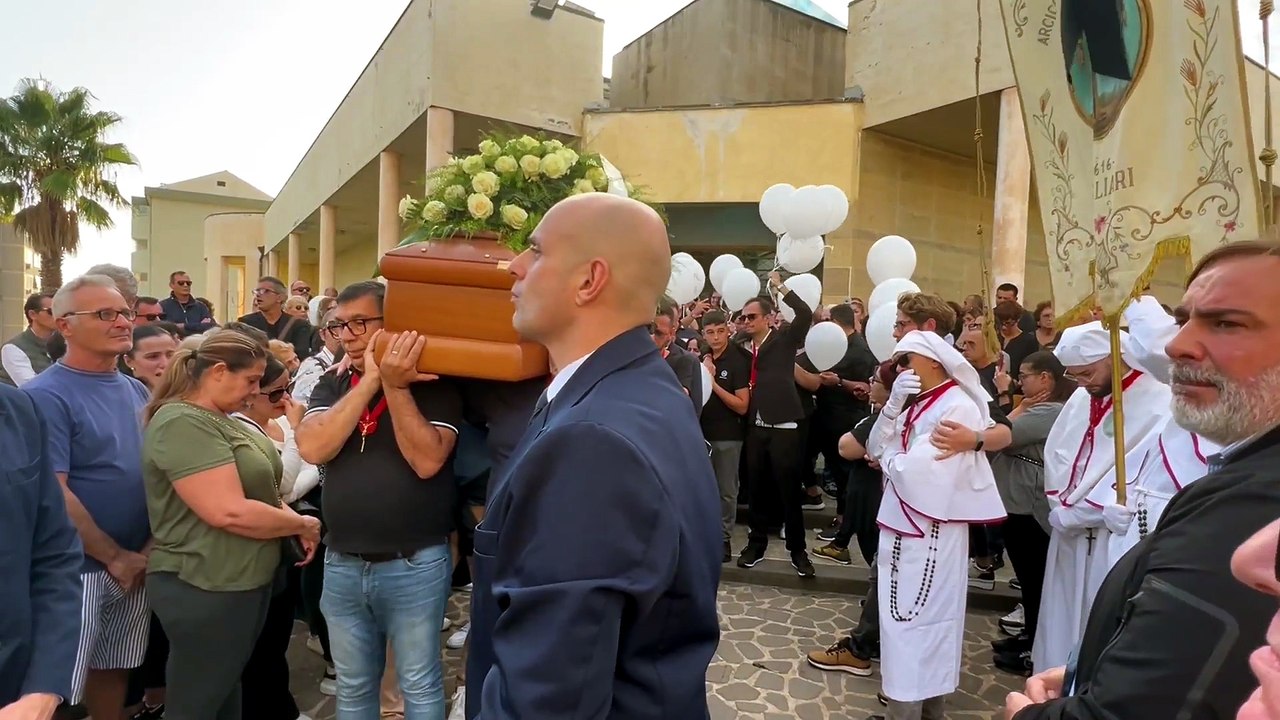 Cagliari, l’ultimo saluto a Nicolò Meloni: "Non si può morire mentre si lavora"