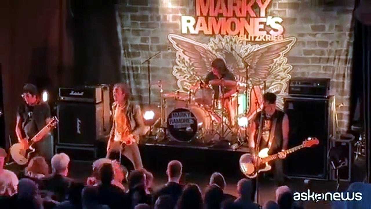 Marky Ramone porta live a Milano l'energia punk rock dei Ramones