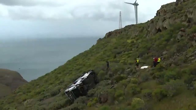 Un autobús turístico sufre un accidente y se precipita en San Sebastián de La Gomera