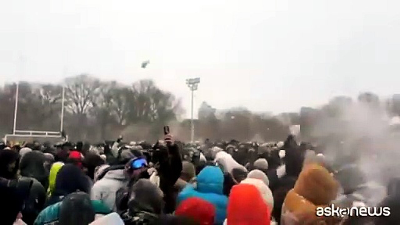 Inverno a New York, battaglia di palle di neve a Brooklyn