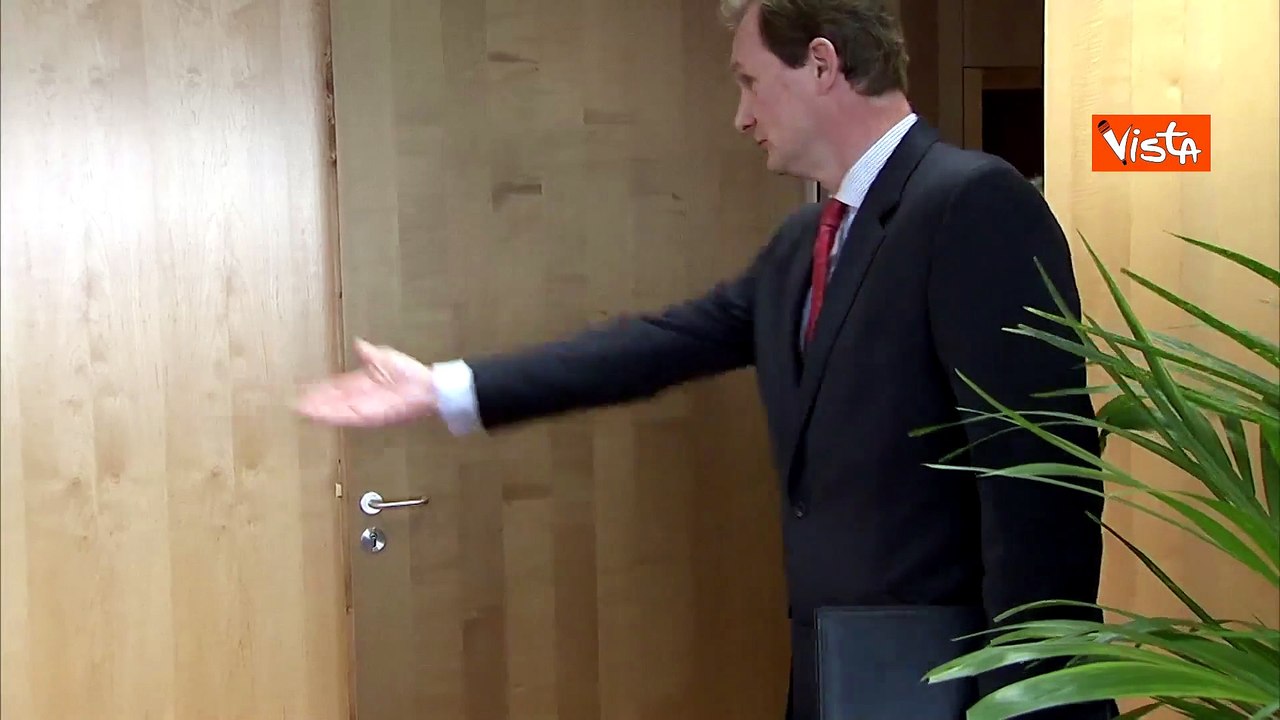 Sarkozy condannato a cinque anni per associazione a delinquere. Eccolo nel 2015 a Bruxelles Juncker