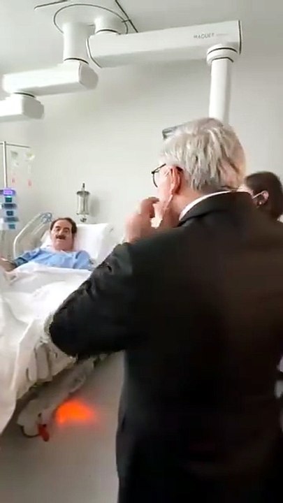 Şanlıurfalı İbrahim Tatlıses Hastanede “Mektebin Bacaları” Türküsünü Söyledi