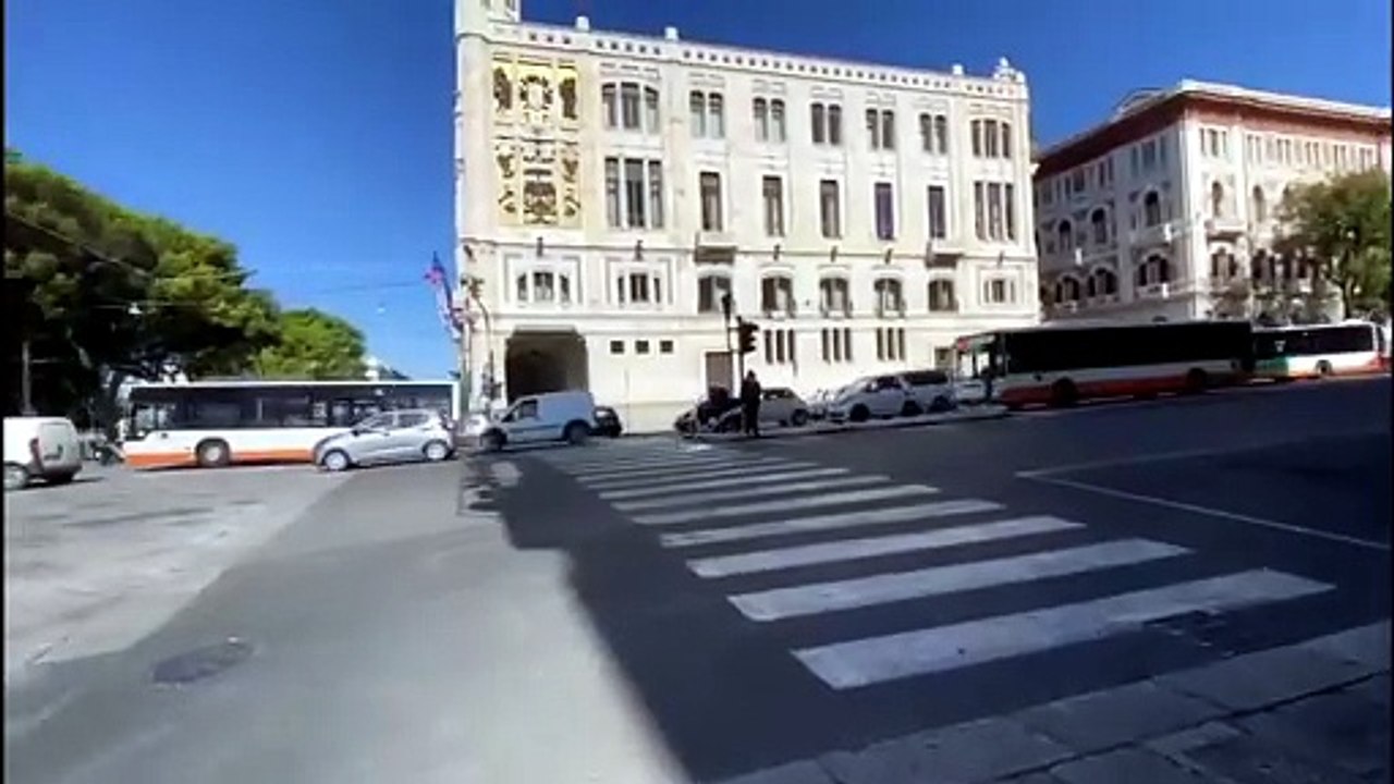 Via Roma chiusa, traffico in tilt a Cagliari