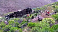Un fallecido y 27 heridos al despeñarse un autobús turístico en La Gomera.