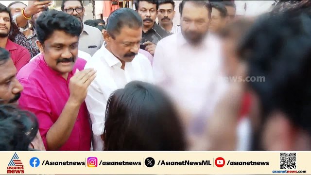 കുംഭമേള വൈറൽ താരത്തിൻ്റെ വിവാഹം, പോക്സോ കേസായതോടെ മിണ്ടാട്ടമില്ലാതെ സിപിഎം നേതാക്കൾ