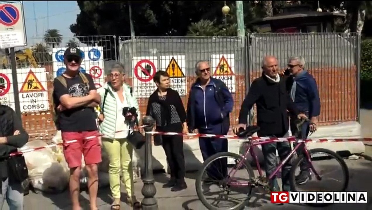 Ficus crollato a Cagliari sopra un'edicola: i lavori per stabilizzare la pianta centenaria