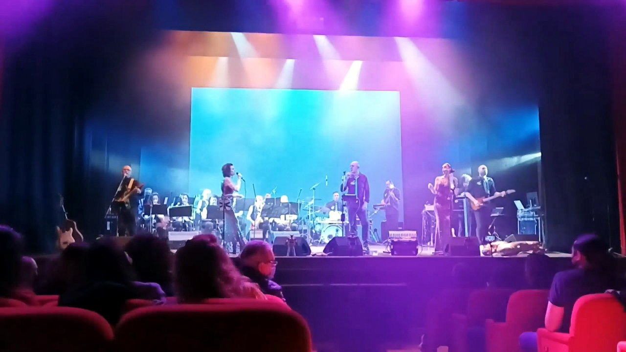 Dopo il Covid, il teatro di Sinnai si riempie per i 20 anni dei Supereroi