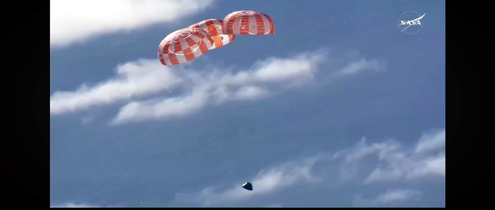 Astronautas da Artemis II retornam à Terra após missão histórica e pousam com sucesso no oceano