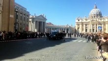 Il Papa spunta per le strade di Roma (ma c'è un colpo di scena)