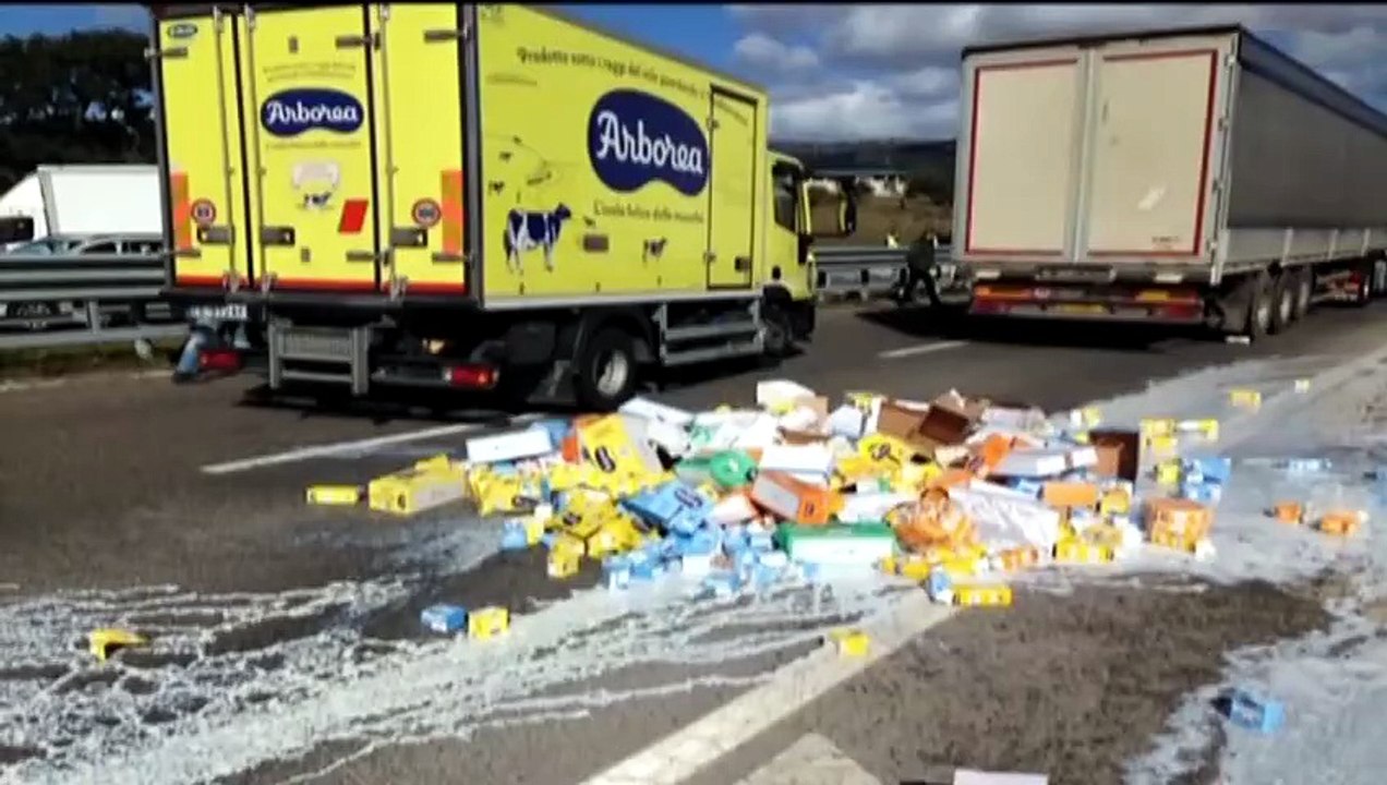 GUERRA DEL LATTE, NUOVI INDAGATI: RIPARTE LA PROTESTA DEI PASTORI