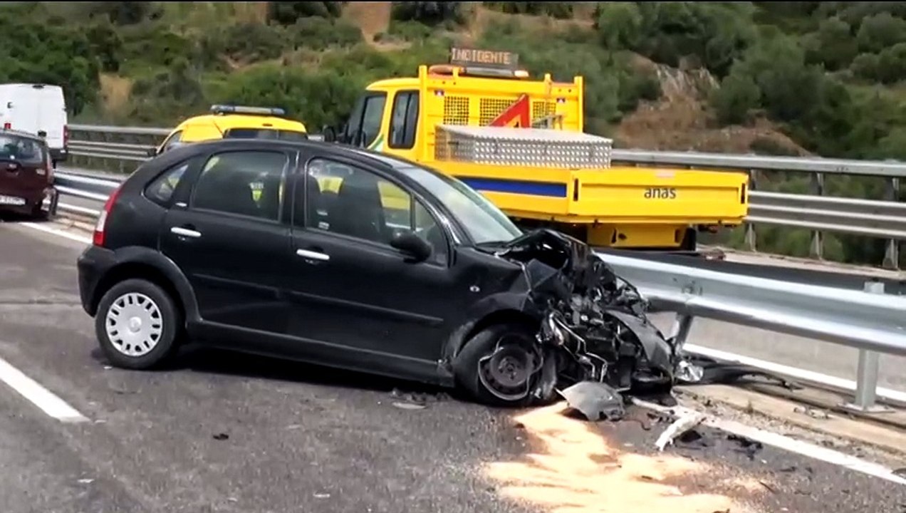 NUORO-SINISCOLA: TRE FERITI, UNO È GRAVISSIMO. TRAFFICO IN TILT