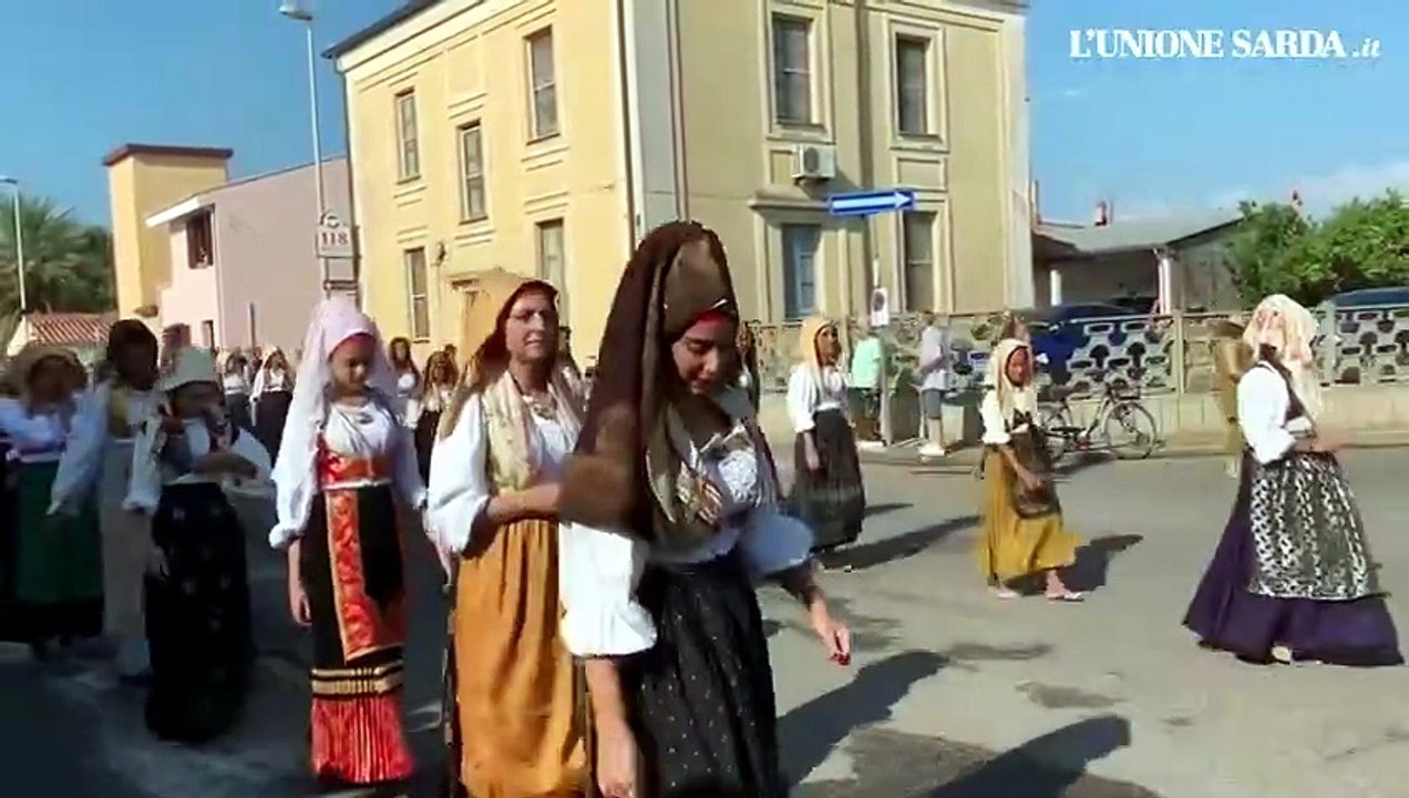 Cabras: stamattina il rito delle Scalze che riportato il piccolo simulacro di San Salvatore nella chiesa di Cabras